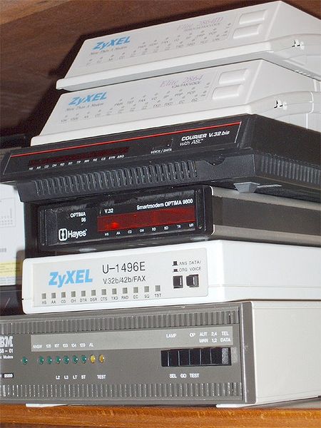 450px-Modems (dial up)